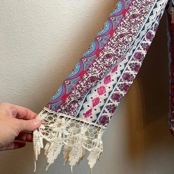 RUE21 Open Back Paisley Blouse with Lace Sleeves. Sheer, lightweight material. - Picture 3 of 7